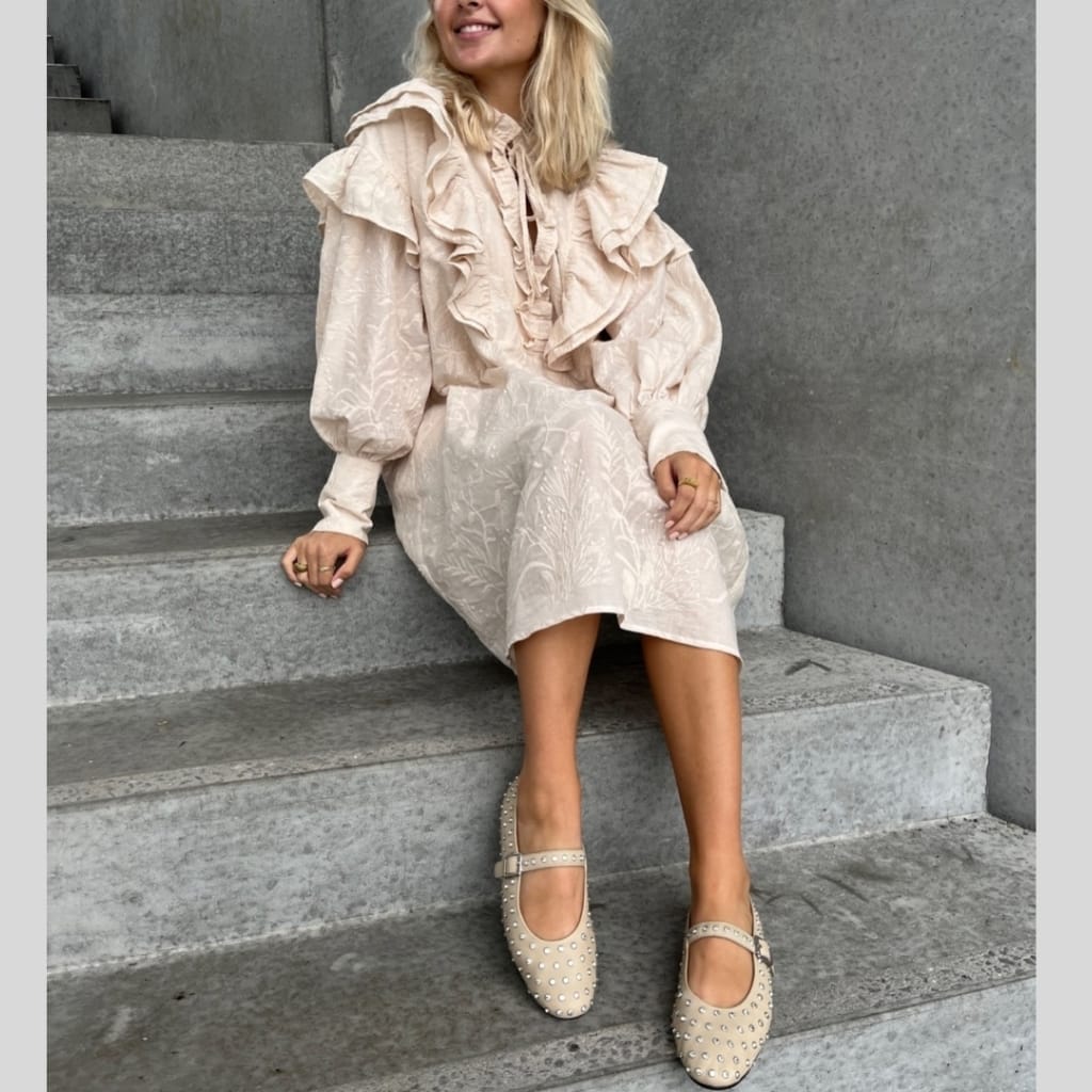 Stories_From_The_Atelier_The_Sound_Dress_Beige_Butik_Friis6