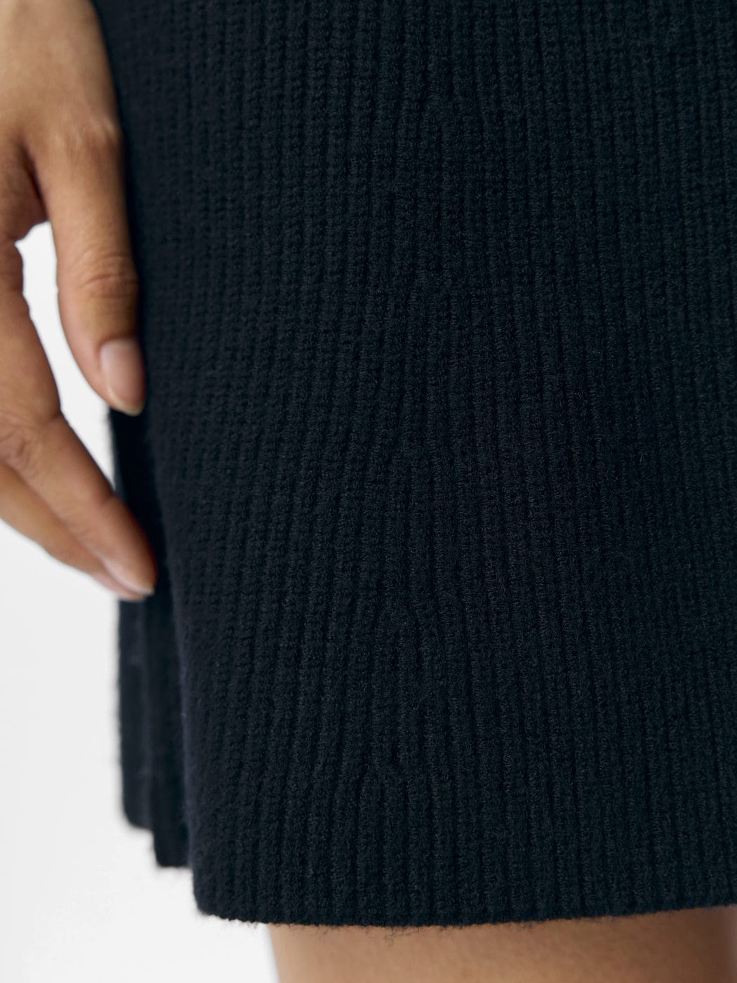 Object_Viola_Kort_Strik_Nederdel_Sort_Butik_Friis6