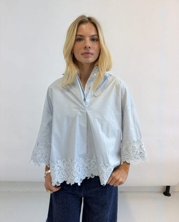 Continue Klara Embroidery bluse light blue