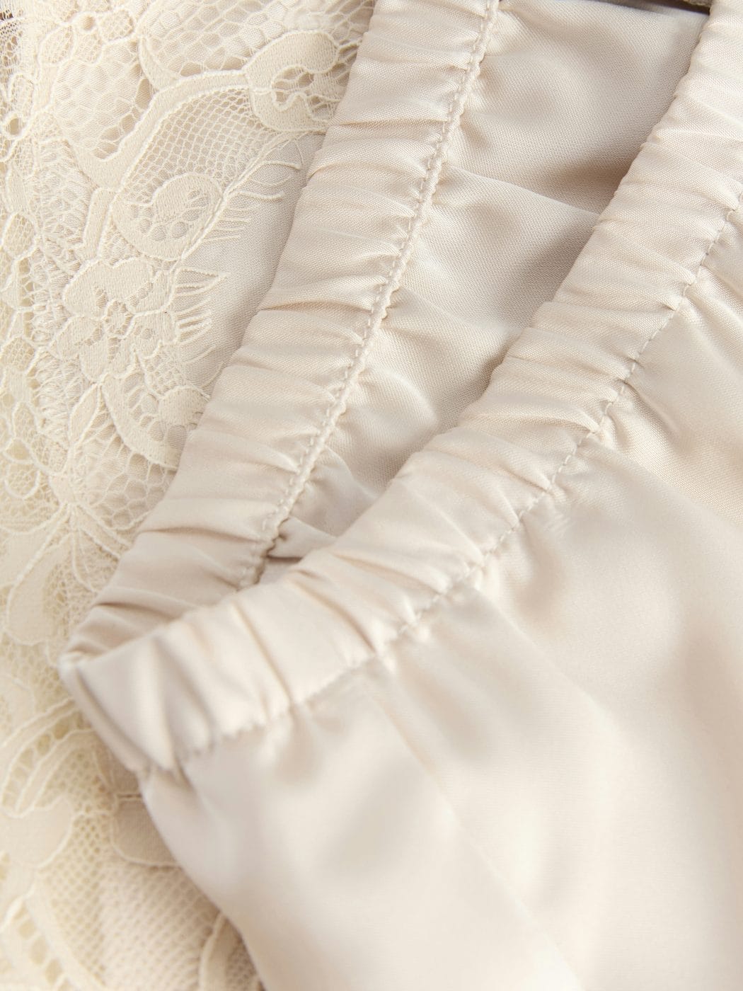 JJXX Vima Satin Blonde Shorts Antique White