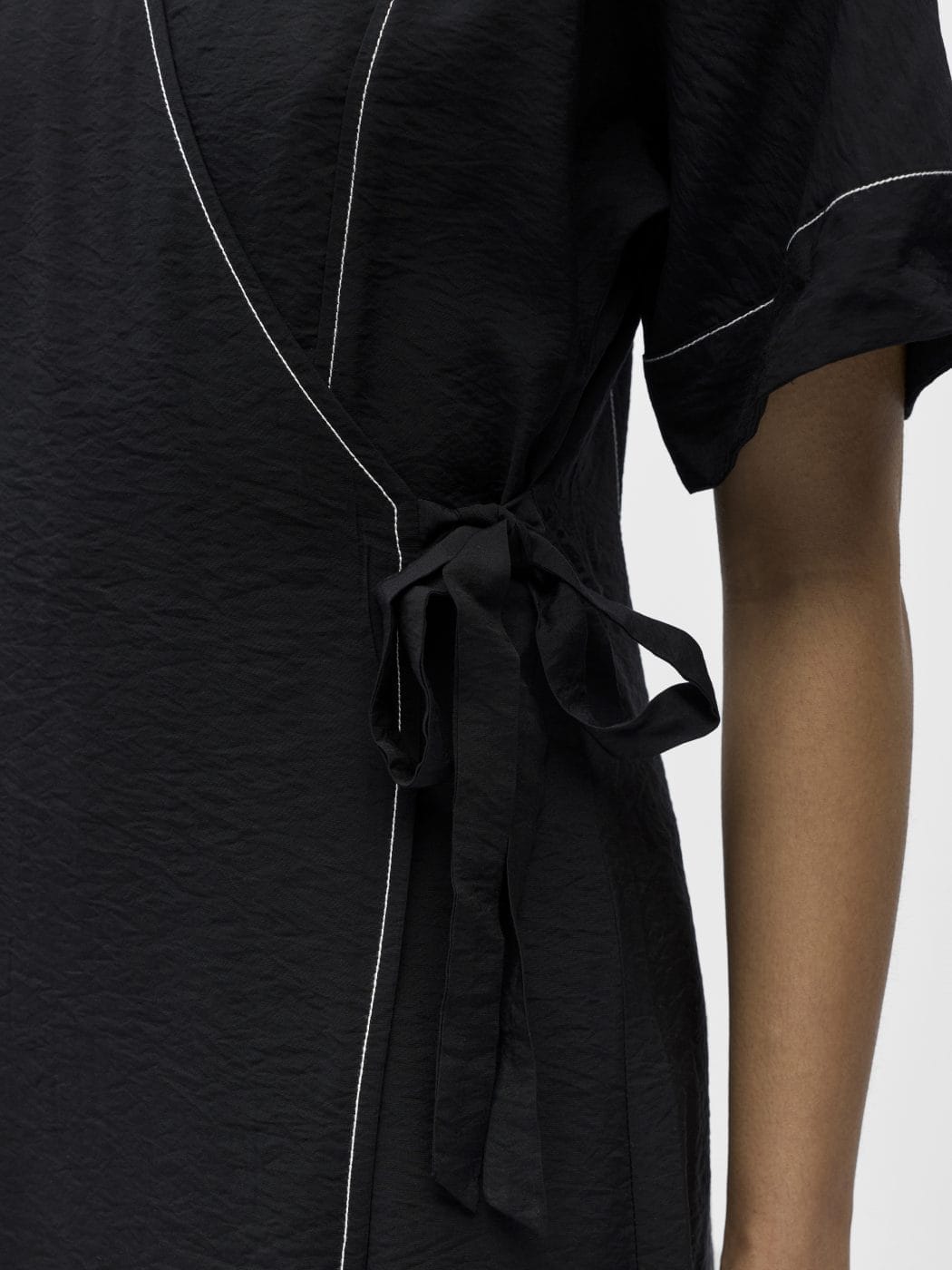 Object Jacira Wrap Kjole Black/White Sand