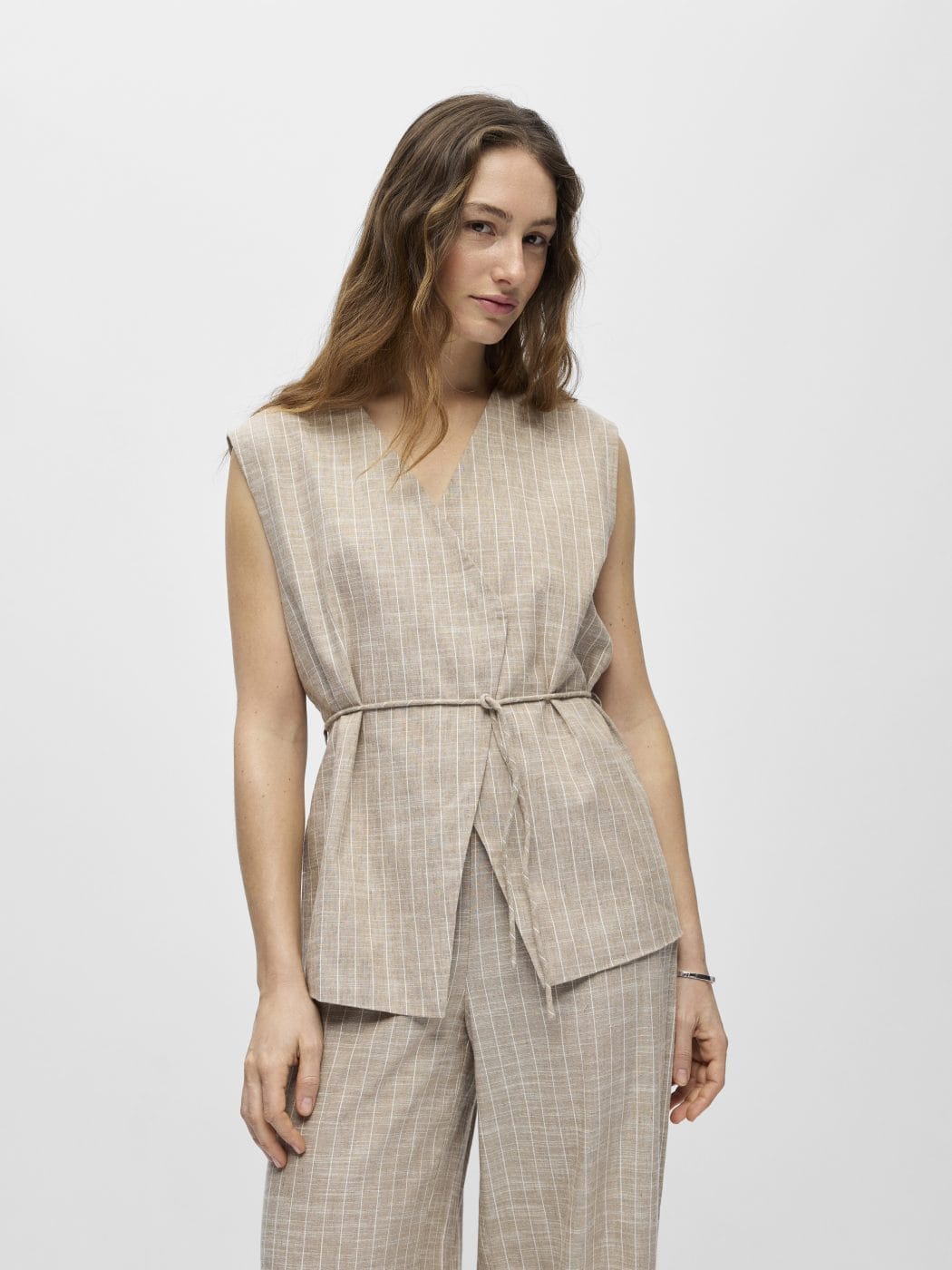 Object Paula Yui Lo Vest Crockery/Cloud Dancer